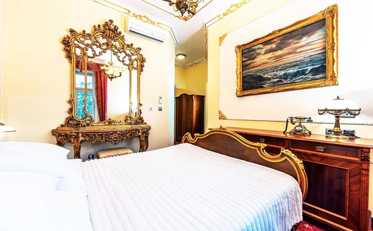 Hotel General Old Town Прага 5*,